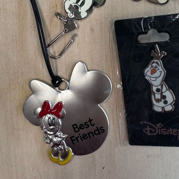 NIB Disney Assortment dancing Olaf park pin.Double key chain ornament - Picture 6 of 7